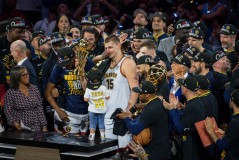 NBA焦点战：雄鹿力克76人，字母哥闪耀全场