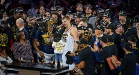 NBA焦点战：雄鹿力克76人，字母哥闪耀全场