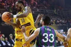 比尔与乔治赛季中期数据对比：球星表现谁更胜一筹